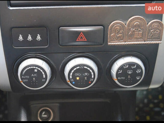 Серый Ниссан ИксТрейл, объемом двигателя 2 л и пробегом 180 тыс. км за 9500 $, фото 16 на Automoto.ua