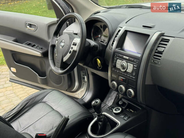 Сірий Ніссан ІксТрейл, об'ємом двигуна 2 л та пробігом 228 тис. км за 10250 $, фото 19 на Automoto.ua
