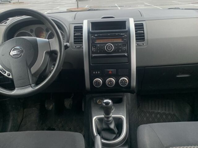 Серый Ниссан ИксТрейл, объемом двигателя 0 л и пробегом 350 тыс. км за 4600 $, фото 16 на Automoto.ua