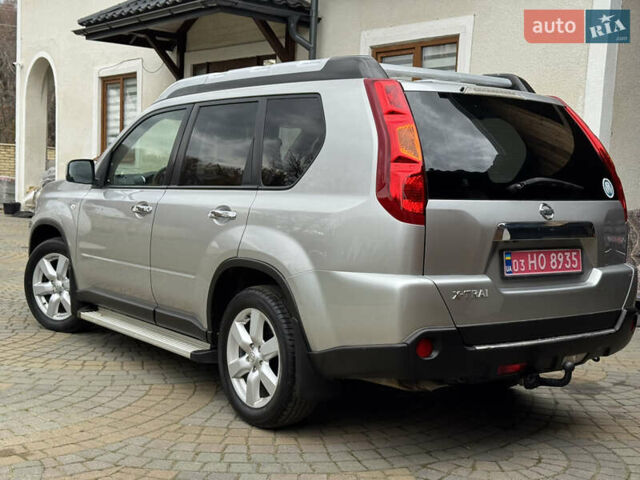 Сірий Ніссан ІксТрейл, об'ємом двигуна 2 л та пробігом 228 тис. км за 10250 $, фото 3 на Automoto.ua
