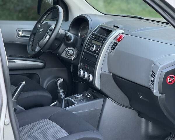 Сірий Ніссан ІксТрейл, об'ємом двигуна 2 л та пробігом 238 тис. км за 9400 $, фото 38 на Automoto.ua