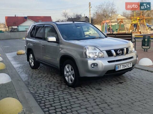 Сірий Ніссан ІксТрейл, об'ємом двигуна 2.5 л та пробігом 132 тис. км за 8900 $, фото 2 на Automoto.ua