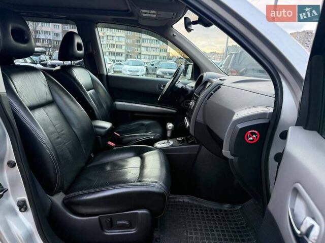 Серый Ниссан ИксТрейл, объемом двигателя 2.49 л и пробегом 327 тыс. км за 10890 $, фото 12 на Automoto.ua