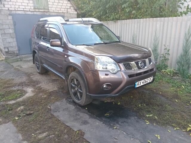 Сірий Ніссан ІксТрейл, об'ємом двигуна 2 л та пробігом 242 тис. км за 7300 $, фото 1 на Automoto.ua