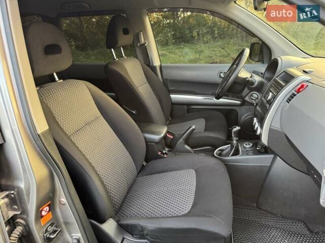 Сірий Ніссан ІксТрейл, об'ємом двигуна 2 л та пробігом 238 тис. км за 9400 $, фото 44 на Automoto.ua