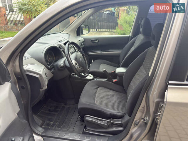 Серый Ниссан ИксТрейл, объемом двигателя 2 л и пробегом 159 тыс. км за 10000 $, фото 11 на Automoto.ua