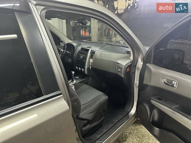 Серый Ниссан ИксТрейл, объемом двигателя 2 л и пробегом 262 тыс. км за 8900 $, фото 14 на Automoto.ua