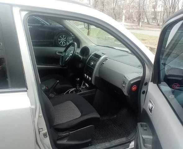 Сірий Ніссан ІксТрейл, об'ємом двигуна 2 л та пробігом 215 тис. км за 5999 $, фото 7 на Automoto.ua