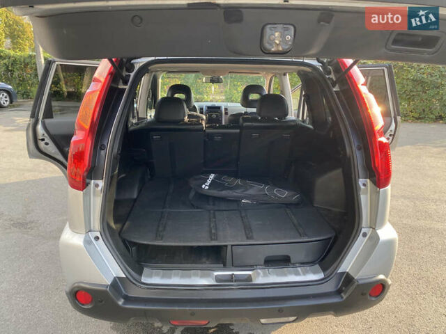 Серый Ниссан ИксТрейл, объемом двигателя 2.49 л и пробегом 226 тыс. км за 8300 $, фото 19 на Automoto.ua