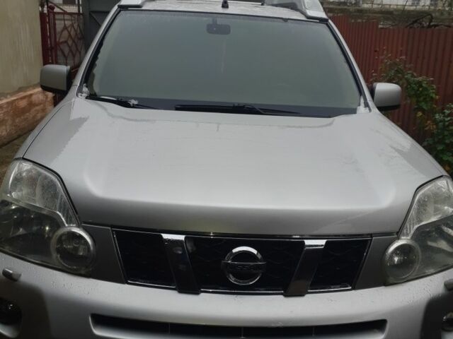 Серый Ниссан ИксТрейл, объемом двигателя 2.5 л и пробегом 261 тыс. км за 7500 $, фото 1 на Automoto.ua