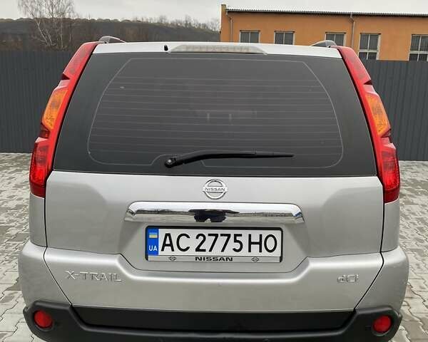 Серый Ниссан ИксТрейл, объемом двигателя 2 л и пробегом 235 тыс. км за 9500 $, фото 18 на Automoto.ua