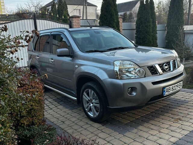 Сірий Ніссан ІксТрейл, об'ємом двигуна 2 л та пробігом 262 тис. км за 7999 $, фото 2 на Automoto.ua