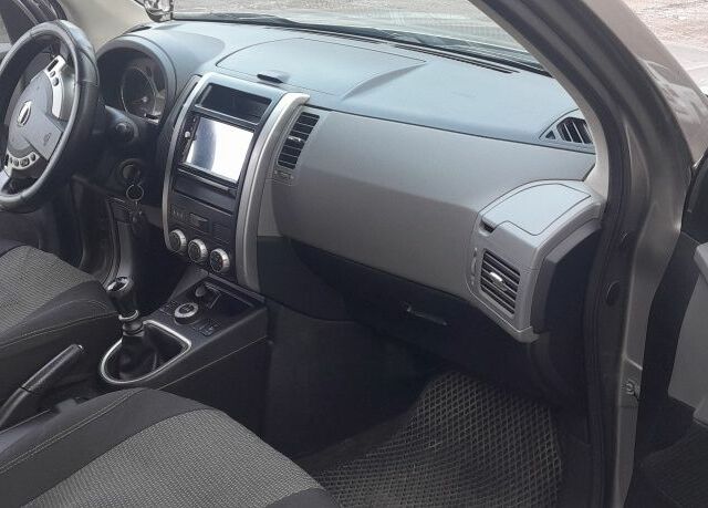 Серый Ниссан ИксТрейл, объемом двигателя 2 л и пробегом 195 тыс. км за 8300 $, фото 12 на Automoto.ua