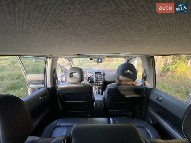 Серый Ниссан ИксТрейл, объемом двигателя 2 л и пробегом 272 тыс. км за 10000 $, фото 16 на Automoto.ua