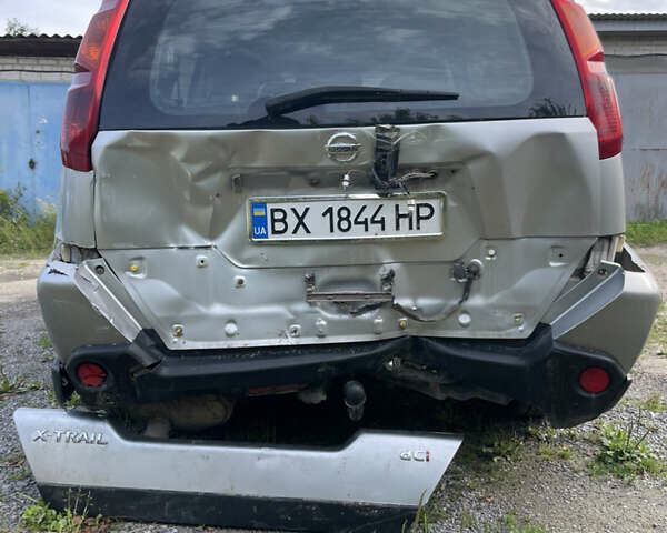 Серый Ниссан ИксТрейл, объемом двигателя 2 л и пробегом 349 тыс. км за 6900 $, фото 4 на Automoto.ua
