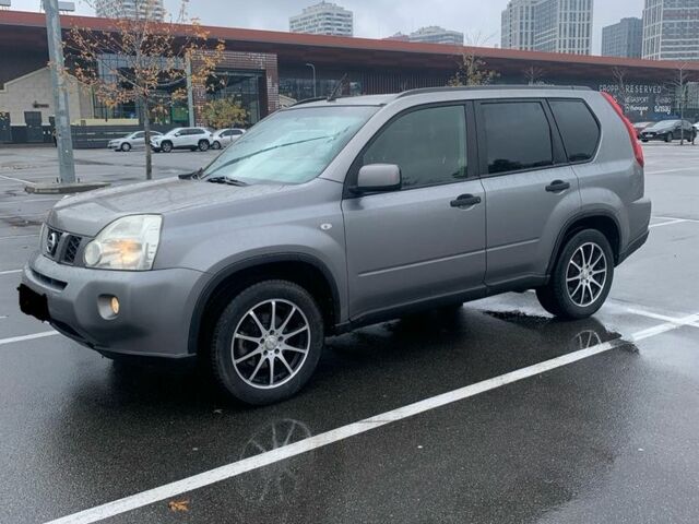 Серый Ниссан ИксТрейл, объемом двигателя 0 л и пробегом 350 тыс. км за 4600 $, фото 4 на Automoto.ua