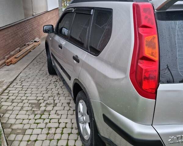 Сірий Ніссан ІксТрейл, об'ємом двигуна 2.5 л та пробігом 179 тис. км за 10500 $, фото 11 на Automoto.ua