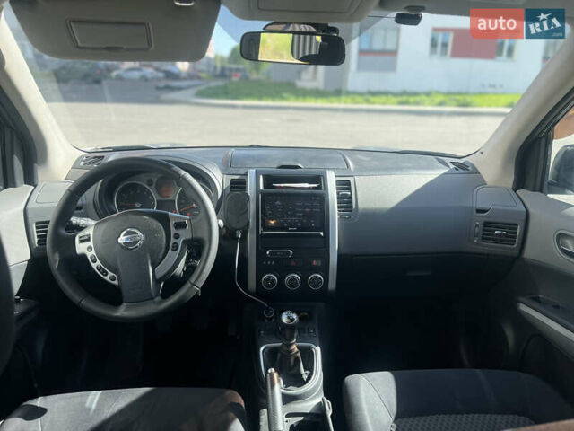Серый Ниссан ИксТрейл, объемом двигателя 2 л и пробегом 222 тыс. км за 11499 $, фото 6 на Automoto.ua