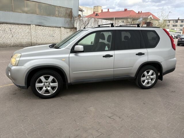 Сірий Ніссан ІксТрейл, об'ємом двигуна 2 л та пробігом 114 тис. км за 4000 $, фото 3 на Automoto.ua