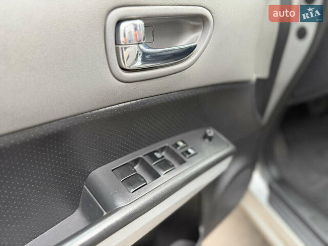 Серый Ниссан ИксТрейл, объемом двигателя 2 л и пробегом 240 тыс. км за 7600 $, фото 53 на Automoto.ua