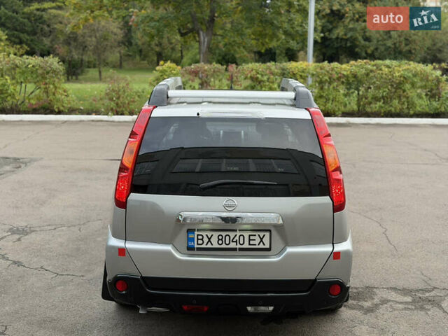 Серый Ниссан ИксТрейл, объемом двигателя 2 л и пробегом 240 тыс. км за 7600 $, фото 24 на Automoto.ua