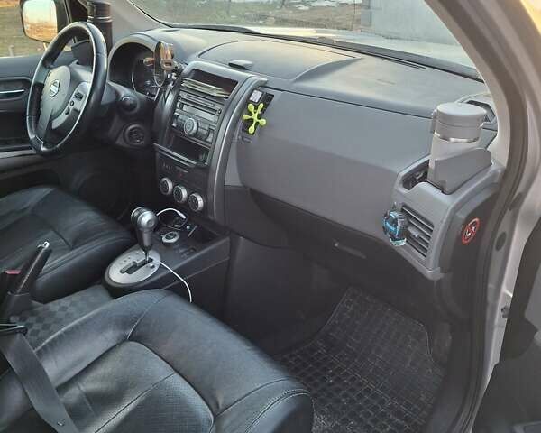 Сірий Ніссан ІксТрейл, об'ємом двигуна 2 л та пробігом 280 тис. км за 8000 $, фото 8 на Automoto.ua