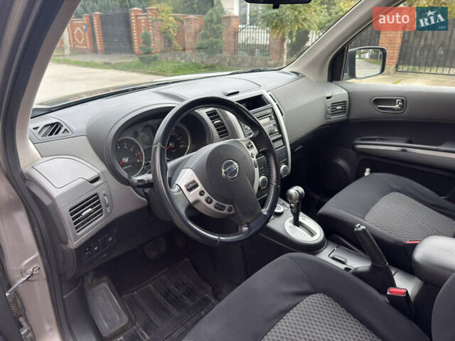 Серый Ниссан ИксТрейл, объемом двигателя 2 л и пробегом 159 тыс. км за 10000 $, фото 12 на Automoto.ua