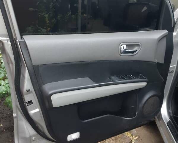 Серый Ниссан ИксТрейл, объемом двигателя 2.5 л и пробегом 261 тыс. км за 7500 $, фото 1 на Automoto.ua