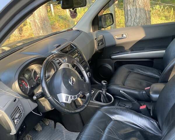 Серый Ниссан ИксТрейл, объемом двигателя 2 л и пробегом 272 тыс. км за 10000 $, фото 11 на Automoto.ua