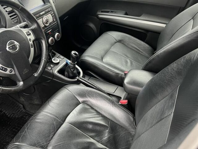 Сірий Ніссан ІксТрейл, об'ємом двигуна 2 л та пробігом 209 тис. км за 5200 $, фото 6 на Automoto.ua