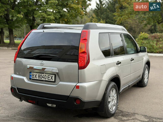 Серый Ниссан ИксТрейл, объемом двигателя 2 л и пробегом 240 тыс. км за 7600 $, фото 26 на Automoto.ua