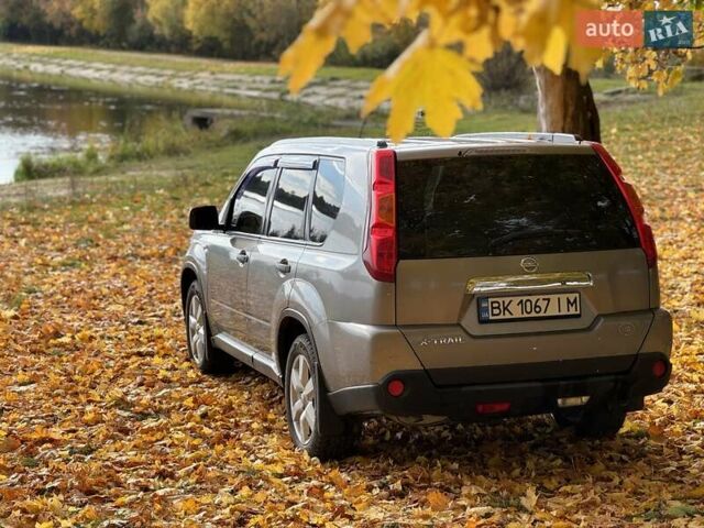 Сірий Ніссан ІксТрейл, об'ємом двигуна 2 л та пробігом 238 тис. км за 9400 $, фото 12 на Automoto.ua