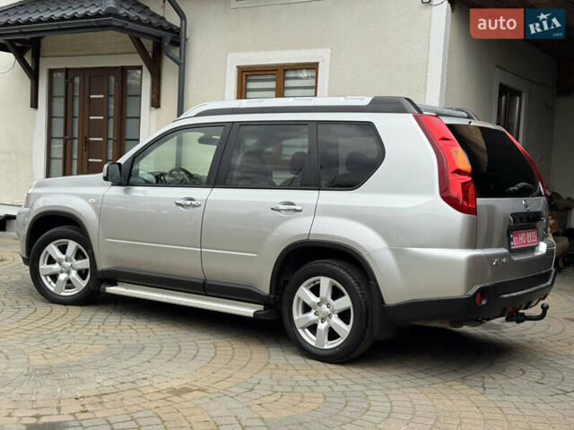 Сірий Ніссан ІксТрейл, об'ємом двигуна 2 л та пробігом 228 тис. км за 10250 $, фото 2 на Automoto.ua