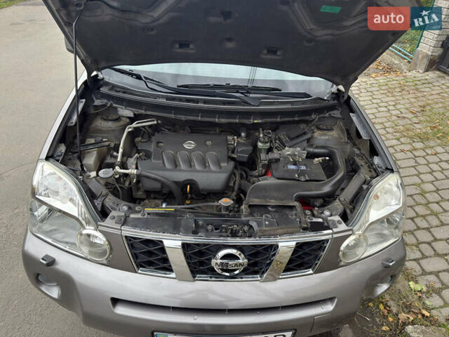 Серый Ниссан ИксТрейл, объемом двигателя 2 л и пробегом 159 тыс. км за 10000 $, фото 22 на Automoto.ua