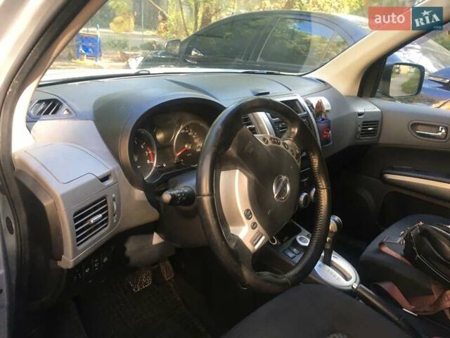 Сірий Ніссан ІксТрейл, об'ємом двигуна 2.49 л та пробігом 170 тис. км за 10500 $, фото 2 на Automoto.ua