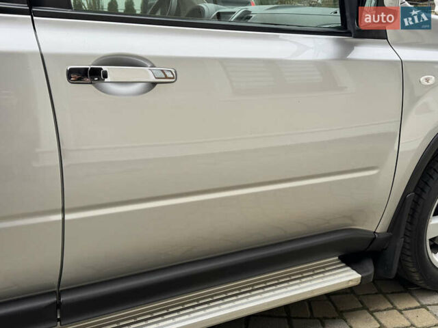 Сірий Ніссан ІксТрейл, об'ємом двигуна 2 л та пробігом 228 тис. км за 10250 $, фото 53 на Automoto.ua