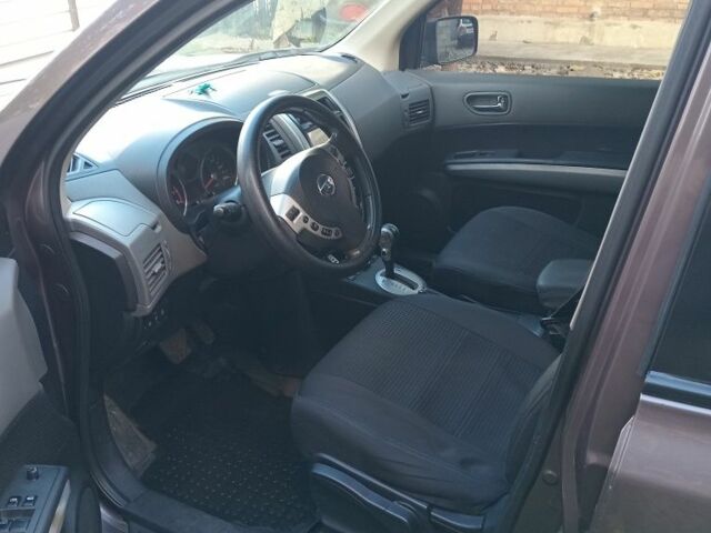 Сірий Ніссан ІксТрейл, об'ємом двигуна 2 л та пробігом 242 тис. км за 7300 $, фото 7 на Automoto.ua