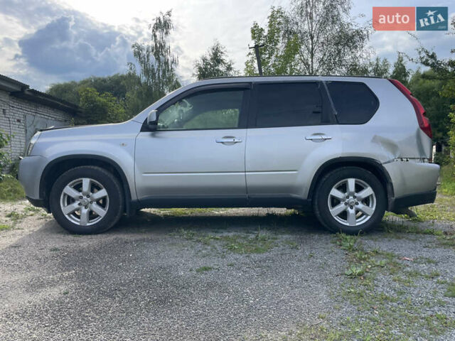 Серый Ниссан ИксТрейл, объемом двигателя 2 л и пробегом 349 тыс. км за 6900 $, фото 6 на Automoto.ua