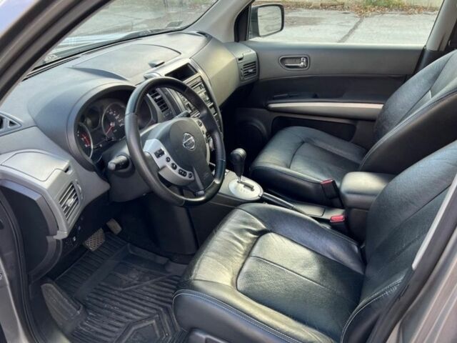 Серый Ниссан ИксТрейл, объемом двигателя 2.2 л и пробегом 200 тыс. км за 3400 $, фото 7 на Automoto.ua