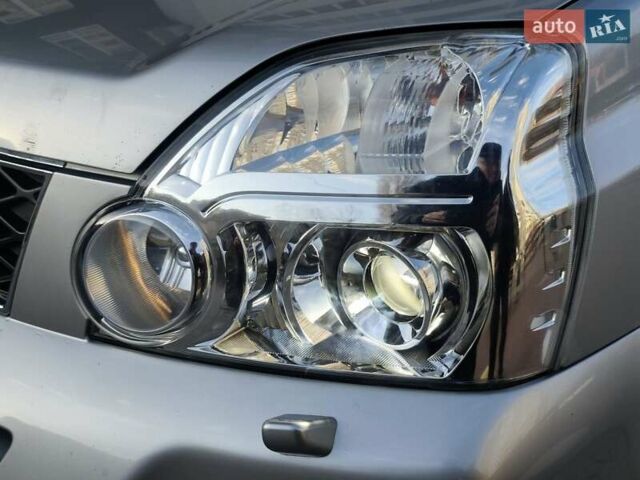 Сірий Ніссан ІксТрейл, об'ємом двигуна 2.5 л та пробігом 132 тис. км за 8900 $, фото 21 на Automoto.ua