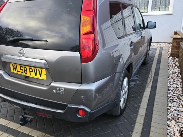 Серый Ниссан ИксТрейл, объемом двигателя 2 л и пробегом 105 тыс. км за 3700 $, фото 3 на Automoto.ua