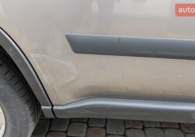 Серый Ниссан ИксТрейл, объемом двигателя 2 л и пробегом 158 тыс. км за 10500 $, фото 5 на Automoto.ua