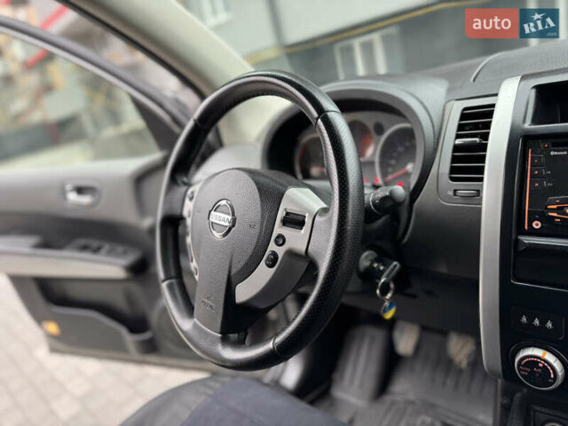 Серый Ниссан ИксТрейл, объемом двигателя 2 л и пробегом 326 тыс. км за 8650 $, фото 15 на Automoto.ua