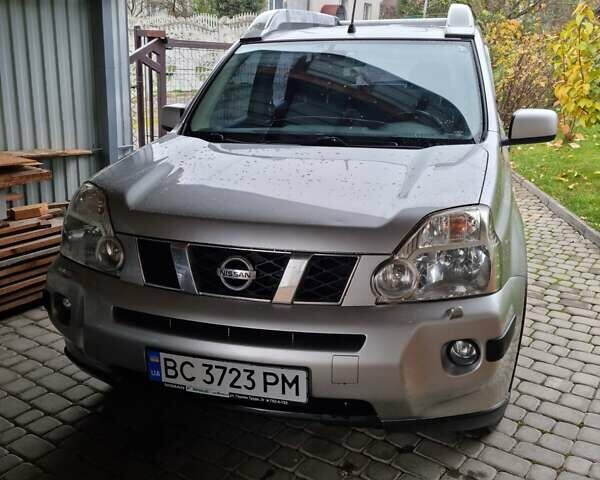 Сірий Ніссан ІксТрейл, об'ємом двигуна 2.5 л та пробігом 179 тис. км за 10500 $, фото 9 на Automoto.ua