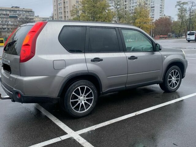 Серый Ниссан ИксТрейл, объемом двигателя 0 л и пробегом 350 тыс. км за 4600 $, фото 8 на Automoto.ua