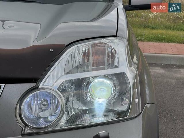 Сірий Ніссан ІксТрейл, об'ємом двигуна 2 л та пробігом 238 тис. км за 9400 $, фото 27 на Automoto.ua