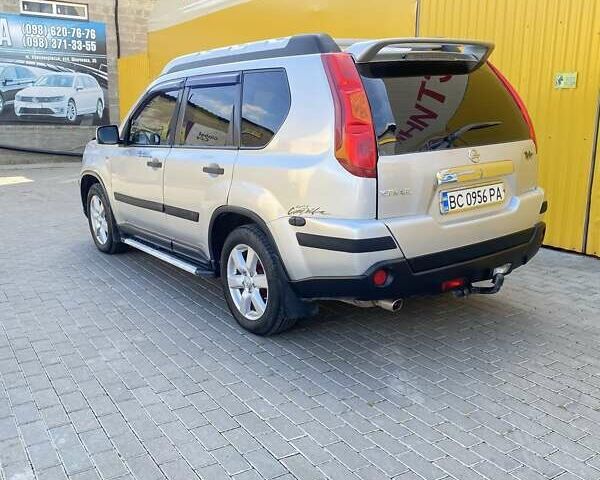 Серый Ниссан ИксТрейл, объемом двигателя 2 л и пробегом 215 тыс. км за 8000 $, фото 3 на Automoto.ua