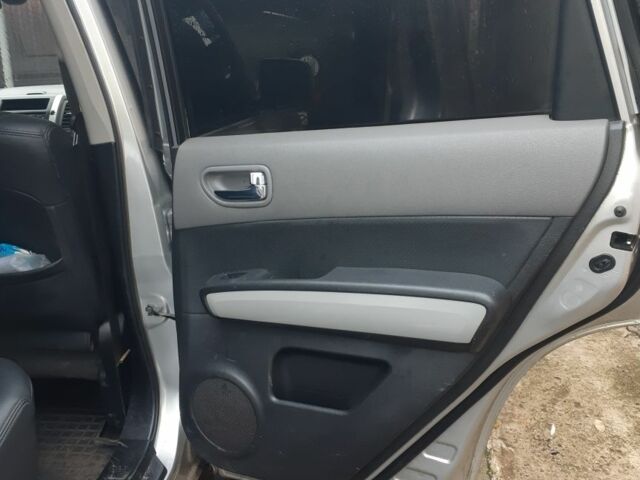 Серый Ниссан ИксТрейл, объемом двигателя 2.5 л и пробегом 261 тыс. км за 7500 $, фото 6 на Automoto.ua