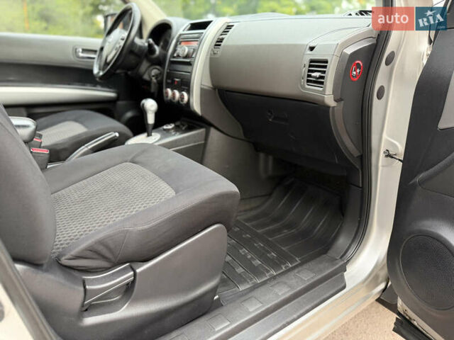 Серый Ниссан ИксТрейл, объемом двигателя 2 л и пробегом 240 тыс. км за 7600 $, фото 61 на Automoto.ua