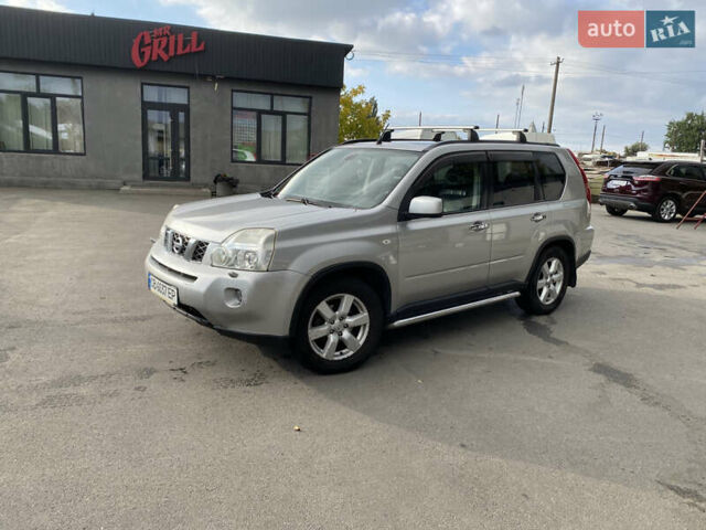 Серый Ниссан ИксТрейл, объемом двигателя 2.49 л и пробегом 226 тыс. км за 8300 $, фото 8 на Automoto.ua